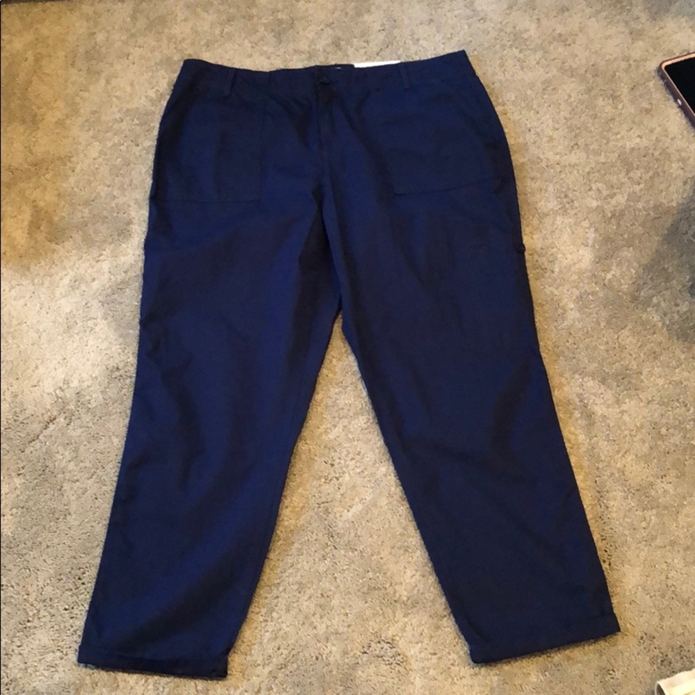 NWT Women’s Liz Claiborne Cuffed Cargo Pants